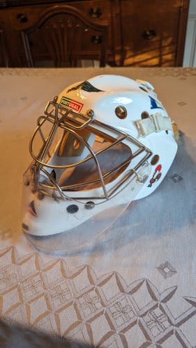Senior Used Unknown Goalie Mask--Good Condition w/Cateye