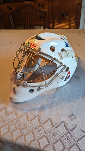 Senior Used Unknown Goalie Mask--Good Condition w/Cateye