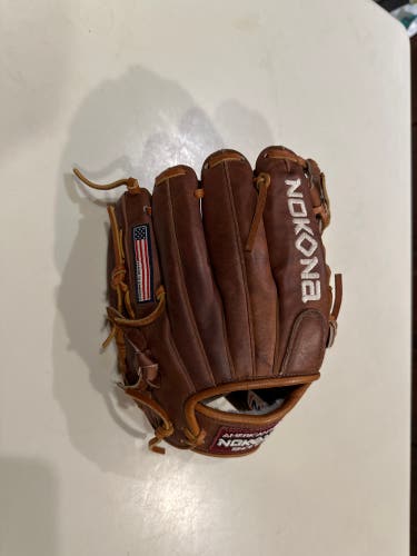 Nokona baseball glove 11.5” RH Throw