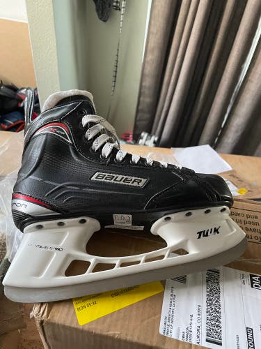 Used Bauer Regular Width  Size 7 Vapor X Hockey Skates