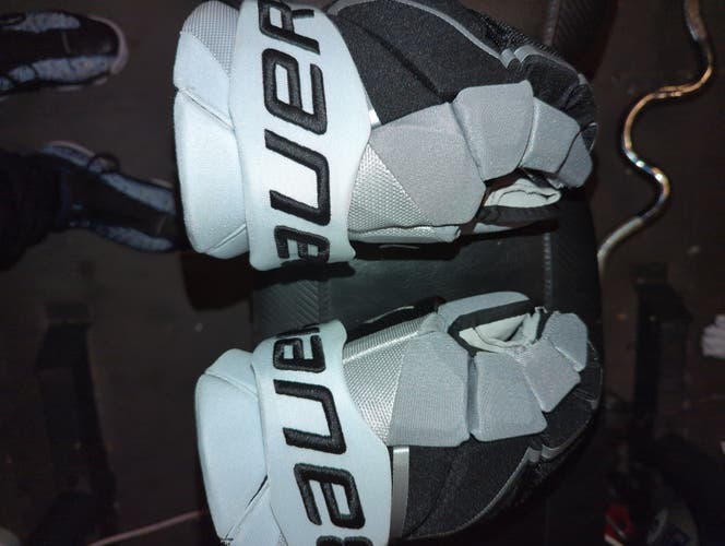 Used Bauer Vapor Hyperlite Gloves 13" Pro Stock