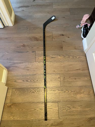 New Bauer Ag5ent Right Handed Senior P28 70 Flex Stick