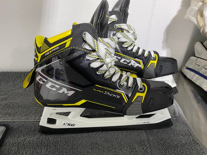 New CCM AS3 pro Hockey Goalie Skates Size 8.5 with Tydan DLC blades