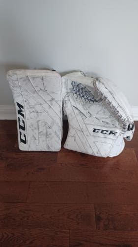 Axis 1.9 Sr Glove and Blocker set