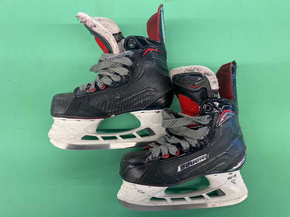 Used Junior Bauer Vapor X700 Hockey Skates (Regular) - Size: 3.0