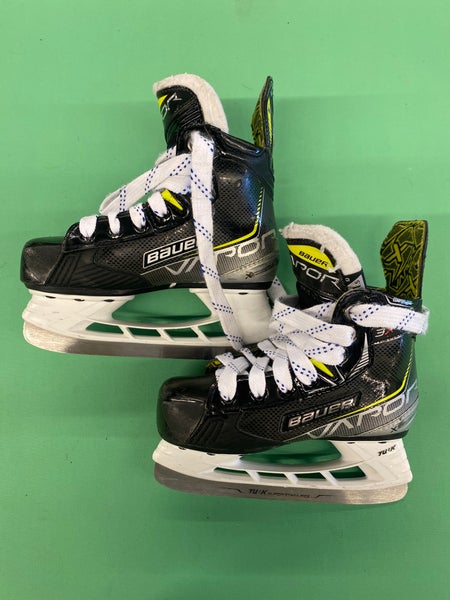 Used Youth Bauer Vapor 3X Hockey Skates (Regular) - Size: 11.5