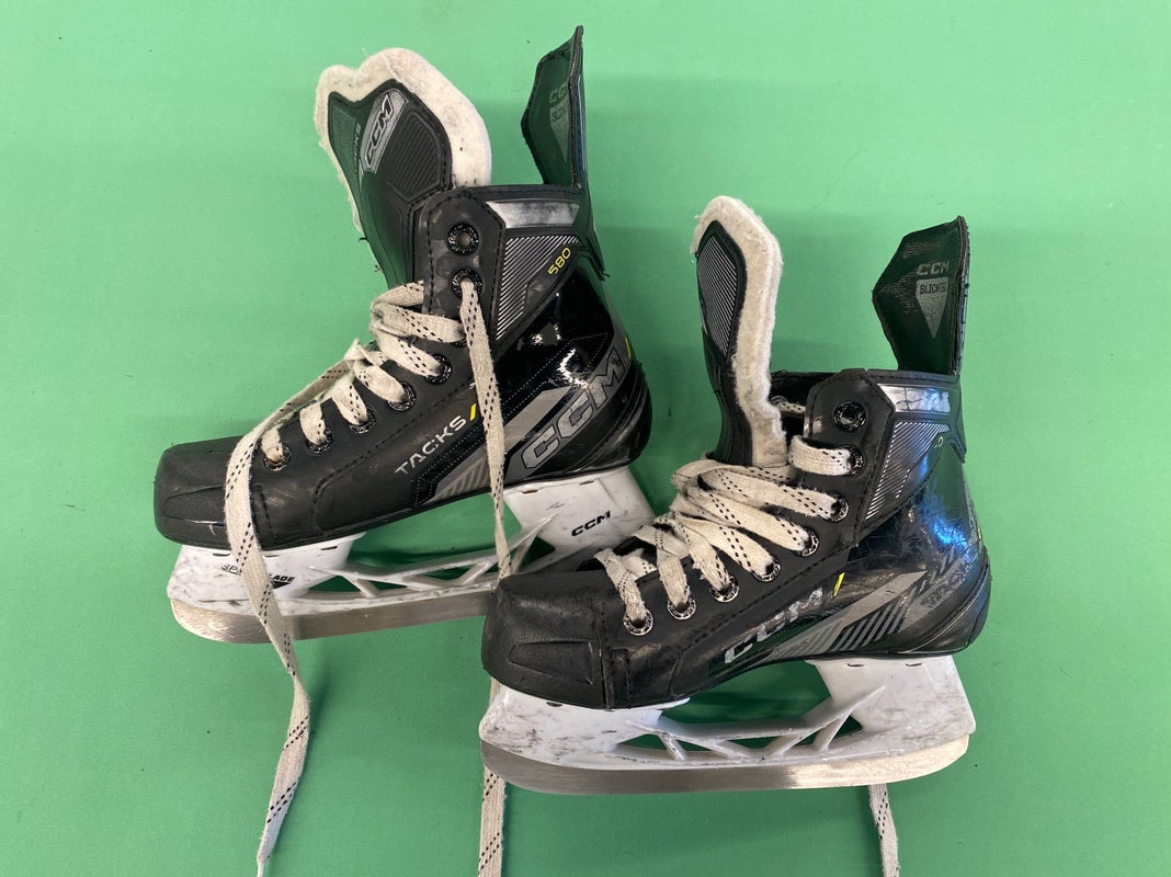 Used Youth CCM Tacks AS580 Hockey Skates (Regular) - Size: 13.5