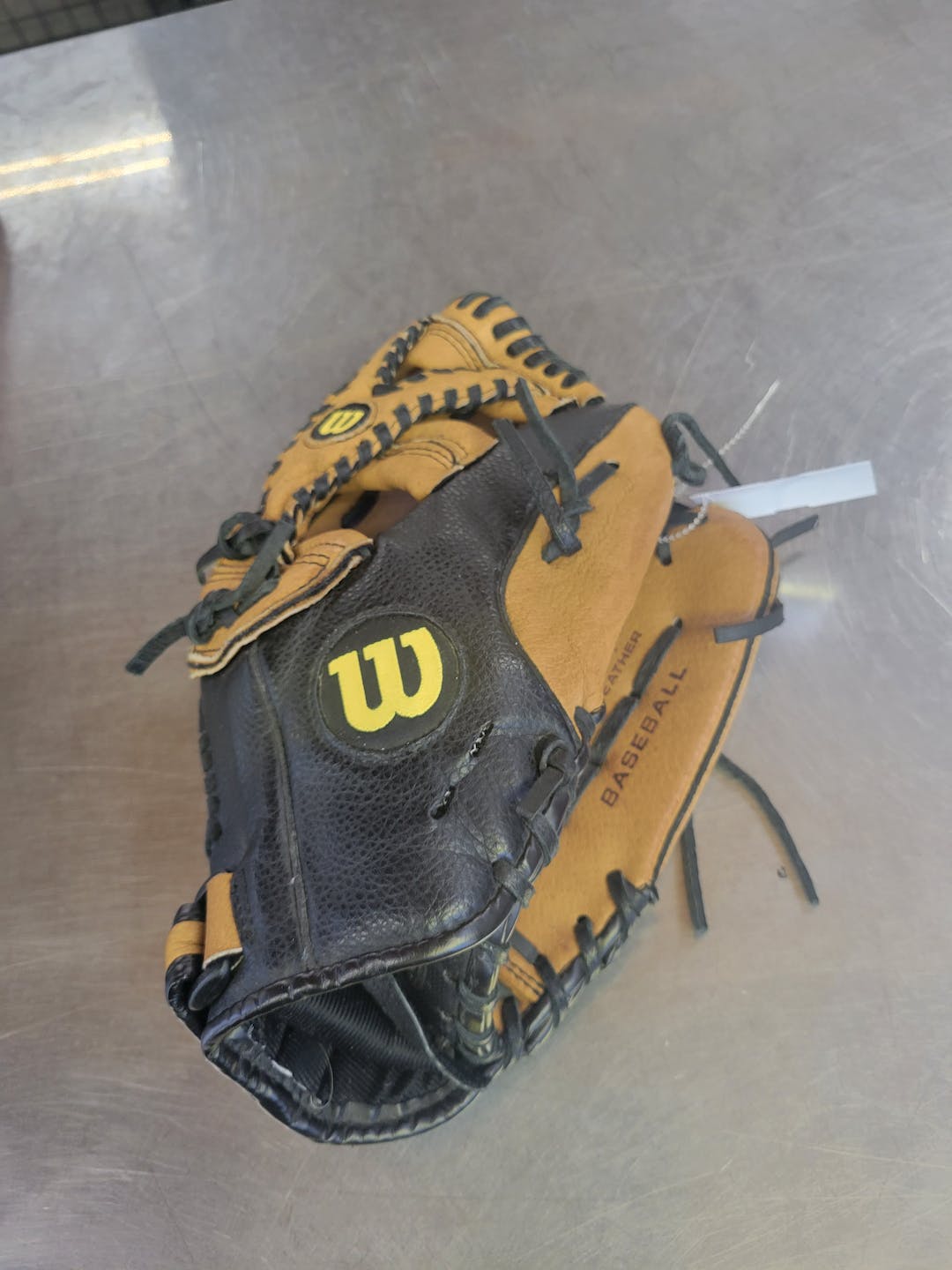 Used Sd Padres Glove 12 Fielders Gloves