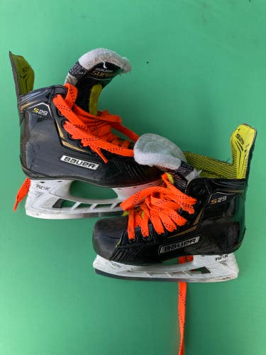 Junior Used Bauer Supreme S29 Hockey Skates 1.5 D