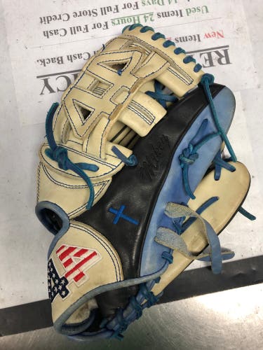Used Right Hand Throw 12" Signiture Series Baseball Glove