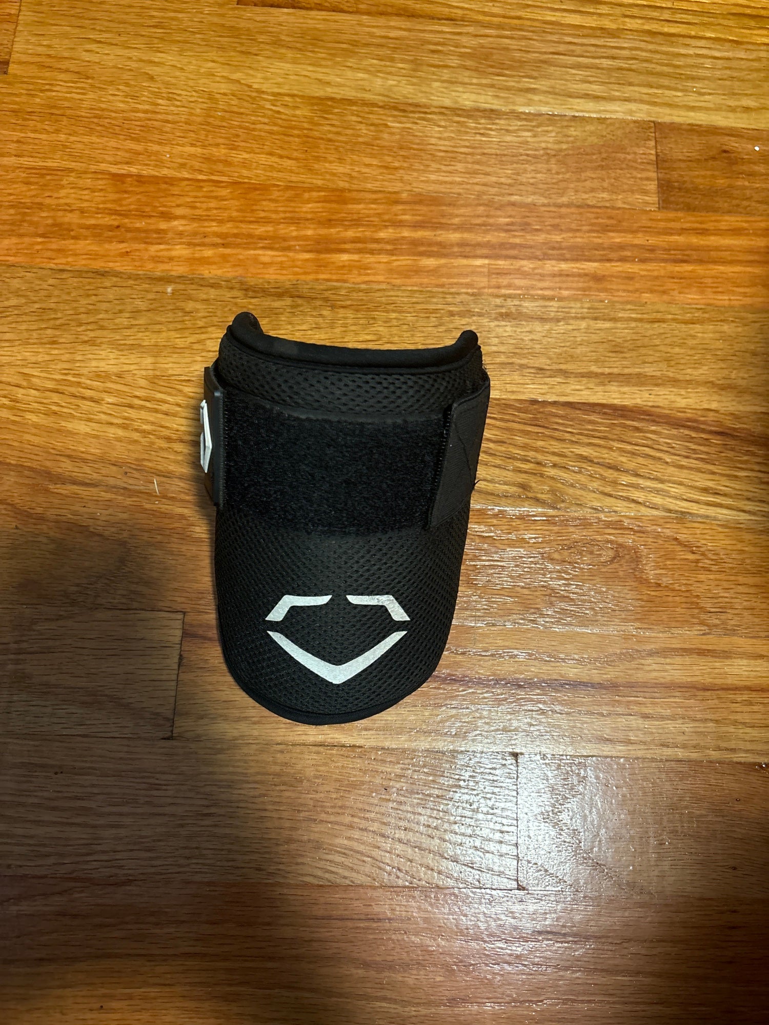 Evoshield Baseball Elbow Guard (Adult) Plus Arm Sleeve for Sale in Vernon  Hills, IL - OfferUp