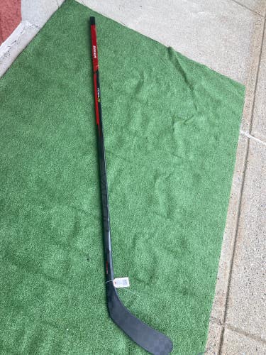 Used Senior Bauer Vapor Hyperlite Right Hockey Stick P28 Pro Stock