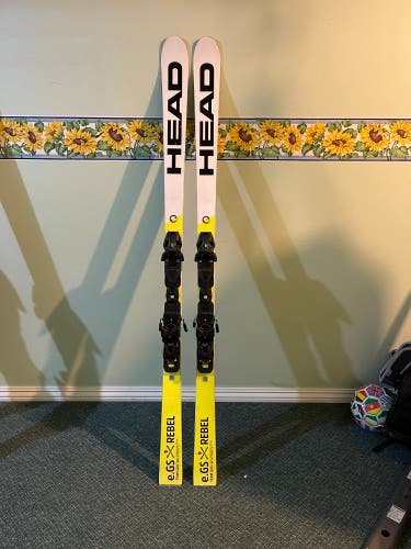 HEAD 2022 YOUTH Racing With Bindings Max Din 11 World Cup Rebels i.SG RD Skis