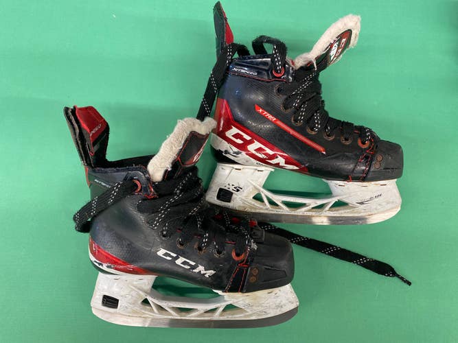 Used Junior CCM JetSpeed XTra Hockey Skates (Regular) - Size: 1.0
