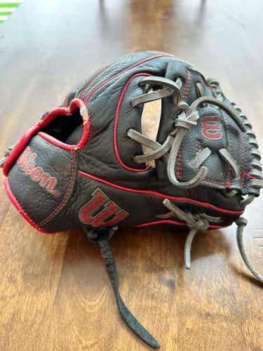 Used 2022 Right Hand Throw Wilson Infield A1000 Baseball Glove 11"