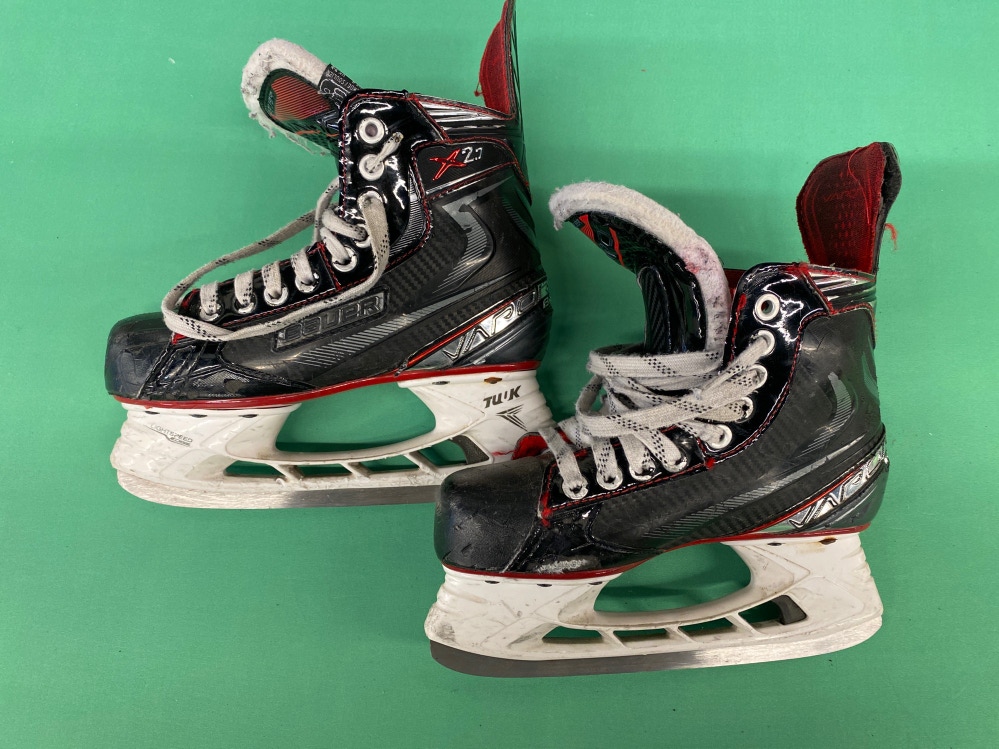 Used Junior Bauer Vapor X2.7 Hockey Skates (Regular) - Size: 3.0