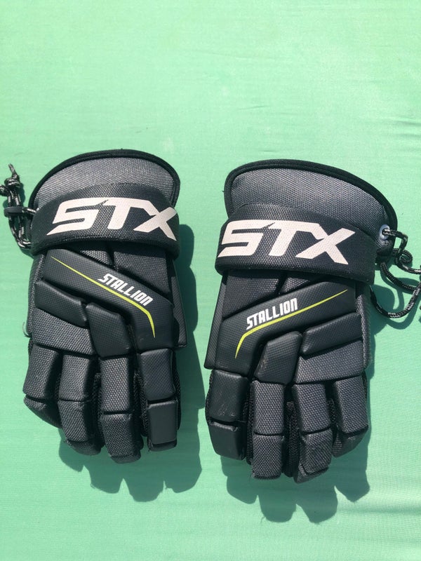 Used  STX Stallion 200 Lacrosse Gloves Medium