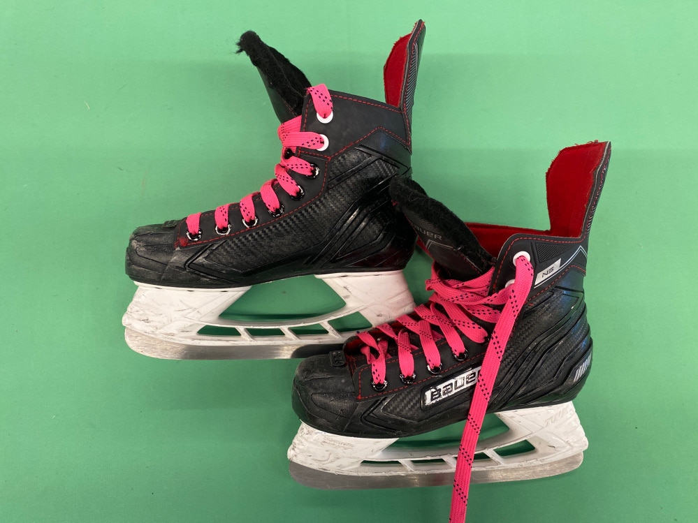 Used Junior Bauer NS Hockey Skates (Regular) - Size: 2.0