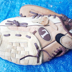Used Right Hand Throw Louisville Slugger Infield Diva Softball Glove 10.5"