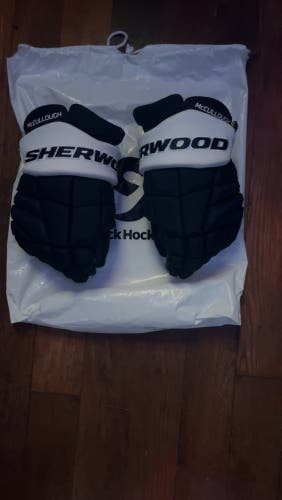 Sher-Wood 13" Pro Stock Rekker RE1 Gloves