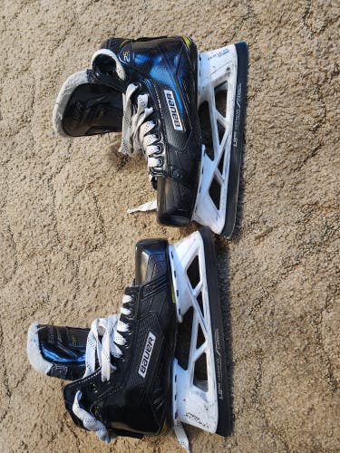 Junior Used Bauer Supreme 2S Pro Hockey Goalie Skates Regular Width Size 5