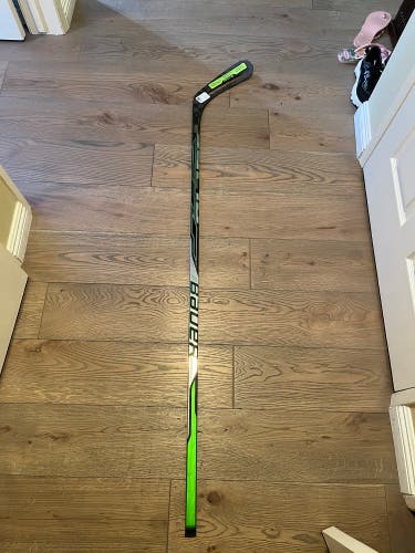 NEW Bauer Sling Right Handed P92 70 Flex Hockey Stick