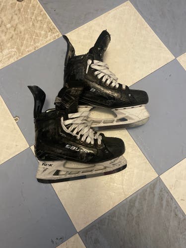 Used Bauer Wide Width   Size 7 Supreme Mach Hockey Skates