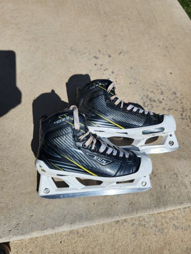 Junior Used CCM Tacks 4092 Hockey Goalie Skates Regular Width Size 5
