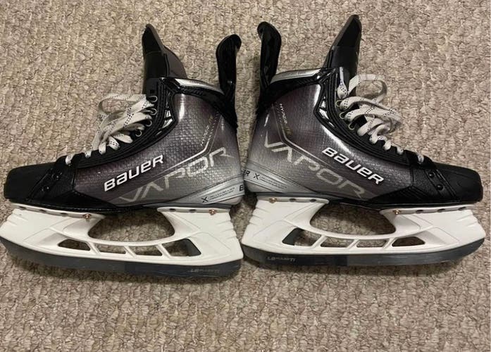 New Bauer Regular Width  Pro Stock Size 8 Vapor Hyperlite Hockey Skates
