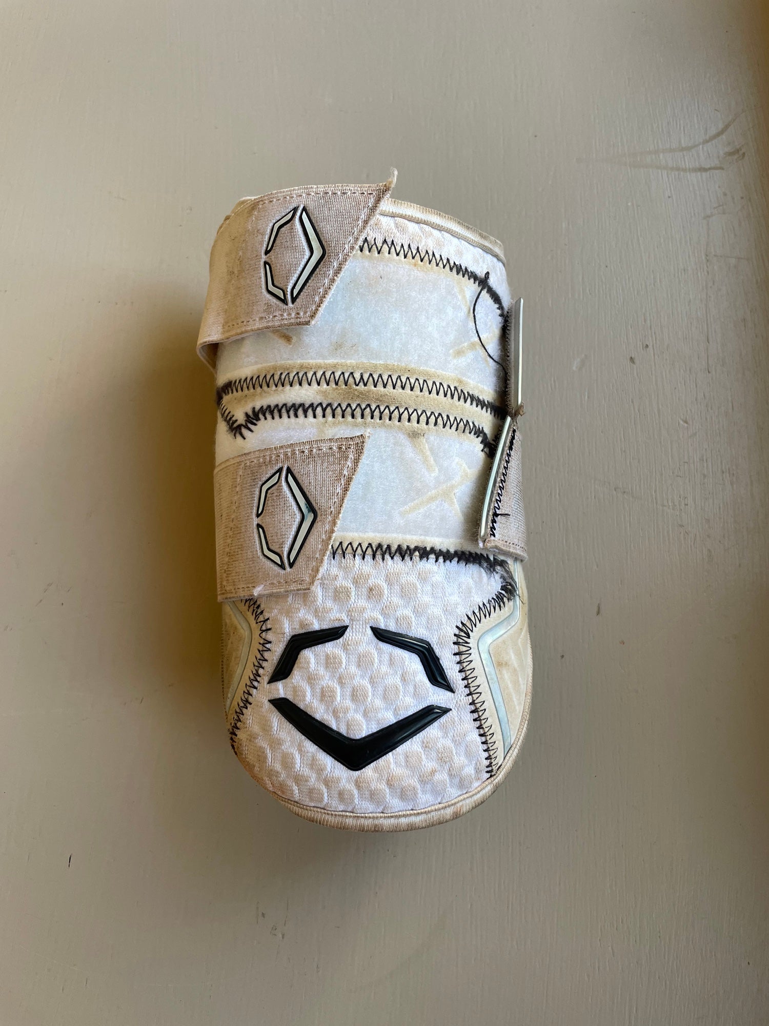 Evoshield Baseball Elbow Guard (Adult) Plus Arm Sleeve for Sale in Vernon  Hills, IL - OfferUp