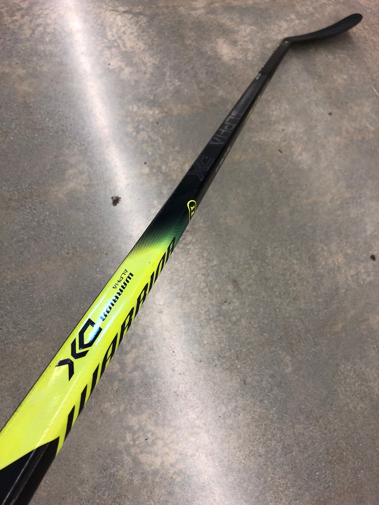 Used Senior Warrior Alpha DX RightHanded W71 Hockey Stick SidelineSwap
