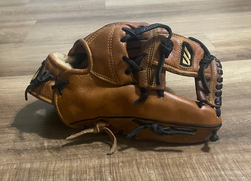 yoshino M Pro Mizuno Classic Baseball Glove | SidelineSwap | Buy and