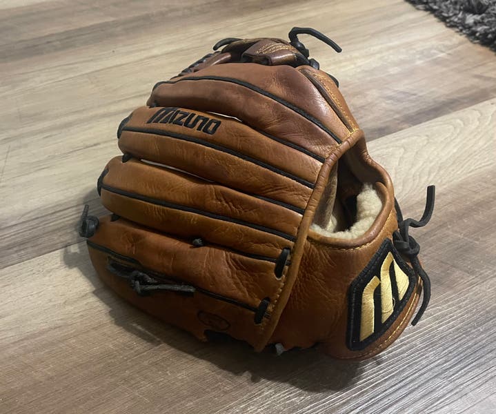 yoshino M Pro Mizuno Classic Baseball Glove | SidelineSwap | Buy and