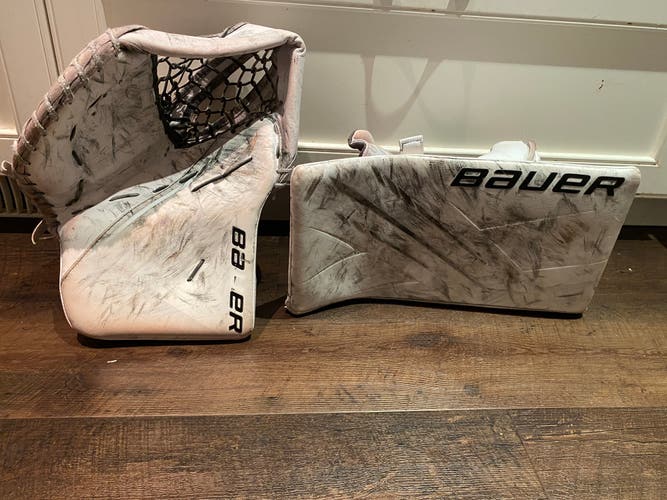 Bauer Sr. Goalie glove and blocker. Rt handed catch.