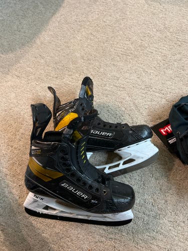 Used Bauer Size 10.5 Supreme UltraSonic Hockey Skates