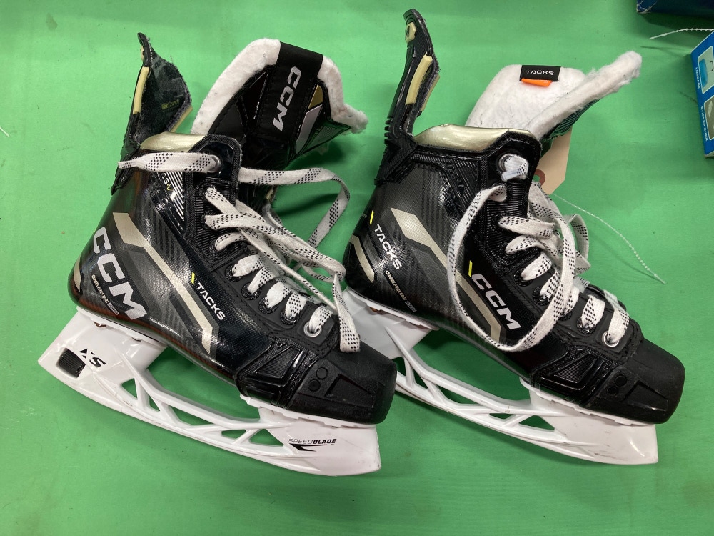 Used Junior CCM AS-V Pro Hockey Skates D&R (Regular) 3.0