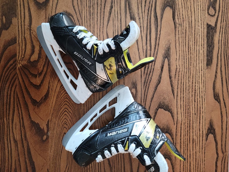 Youth Bauer Supreme 3S Hockey Skates Regular Width Size 11