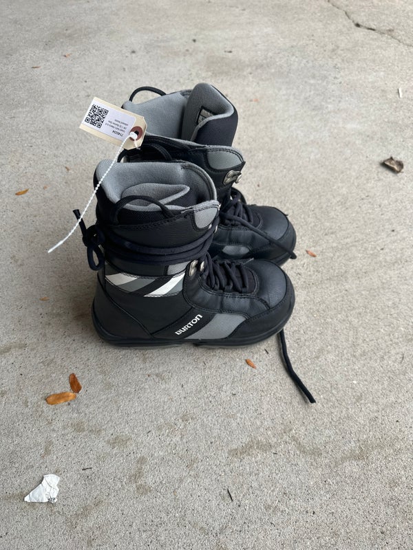 Used Size 6 Burton Snowboard Boots