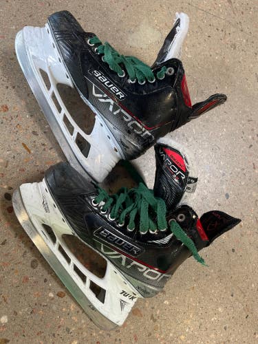 Senior Used Bauer Vapor 3X Hockey Skates 8.0