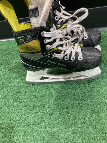 Junior Used Bauer Supreme 3S Hockey Skates D&R (Regular) 2.0