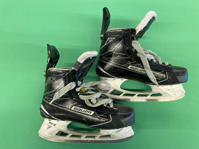 Used Intermediate Bauer Supreme 1S Hockey Skates (Regular) - Size: 5.5