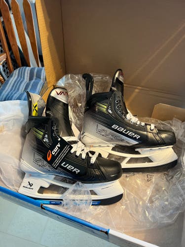New Bauer  Size 8 Vapor Hyperlite 2 Hockey Skates