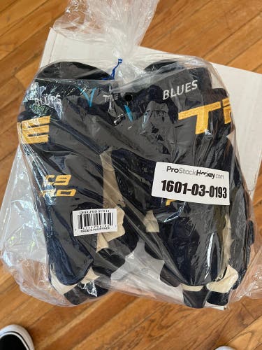 TRUE PRO STOCK ISSUE ST. LOUIS BLUES ISSUE