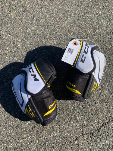 Used Medium CCM Vector Pads Elbow Pads