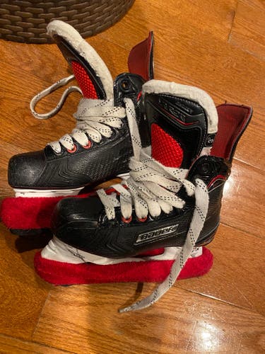 Junior Used Bauer Vapor 3X Hockey Skates Regular Width Size 3