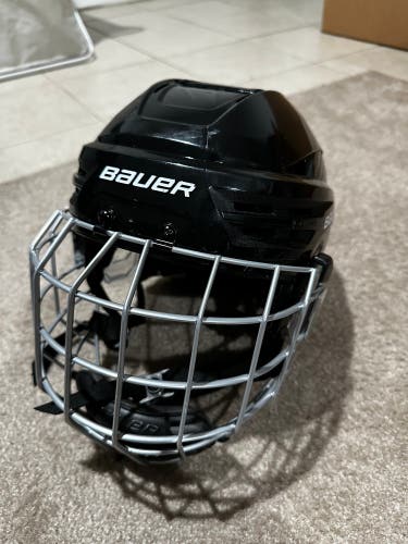 Medium Bauer Re-Akt 85 Black Combo Hockey Helmet