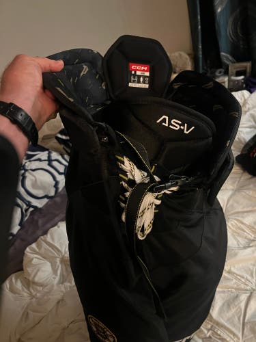 CCM AS-V hockey pant