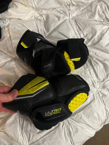 Used Medium Bauer  Supreme Ultrasonic Elbow Pads