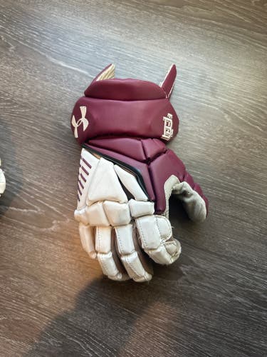 Boys’ Latin Used Player's Under Armour Engage 2 Lacrosse Gloves
