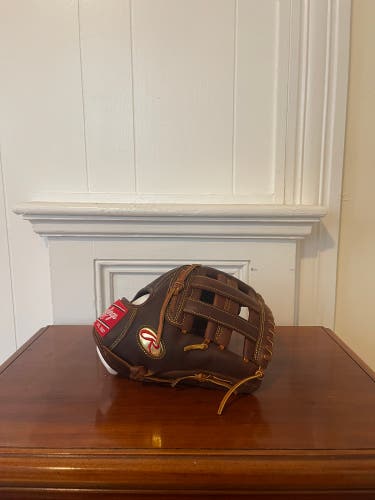 12” Nolan Arenado Gold Patch Game Model